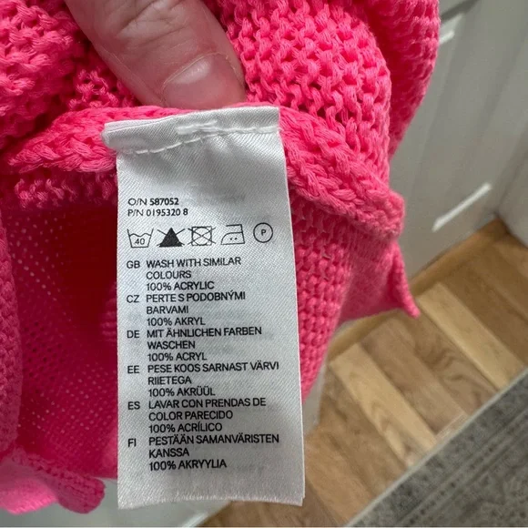 H & M Divided Hot Pink V-Neck Knit Top - Picture 8 of 11